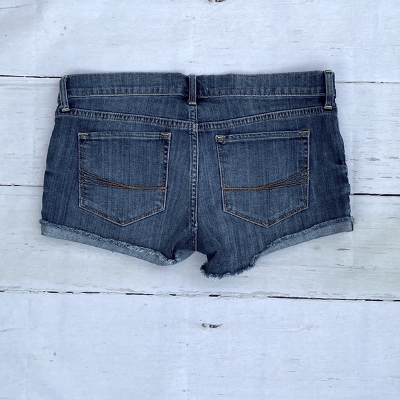 ⭐️ 2/$25 ⭐️ TNA jean shorts - Picture 2 of 2